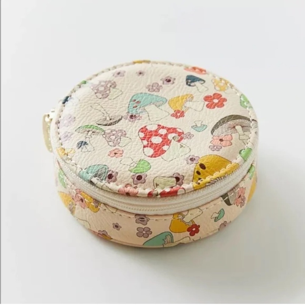 NWT Urban Outfitters x Miamica UO Daily Pill Case